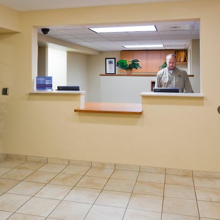 Candlewood Suites Milwaukee Brown Deer, An Ihg Hotel Интериор снимка