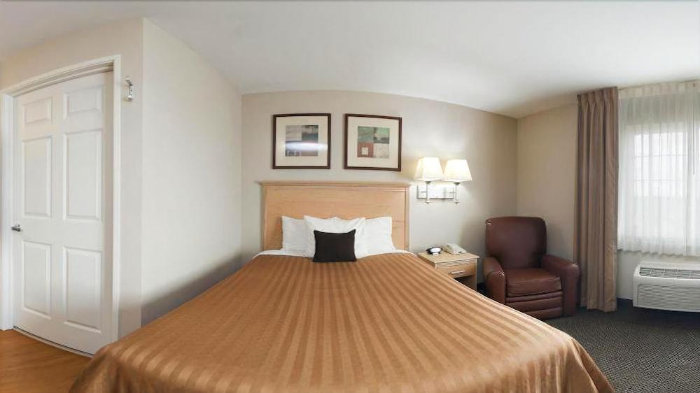 Candlewood Suites Milwaukee Brown Deer, An Ihg Hotel Екстериор снимка