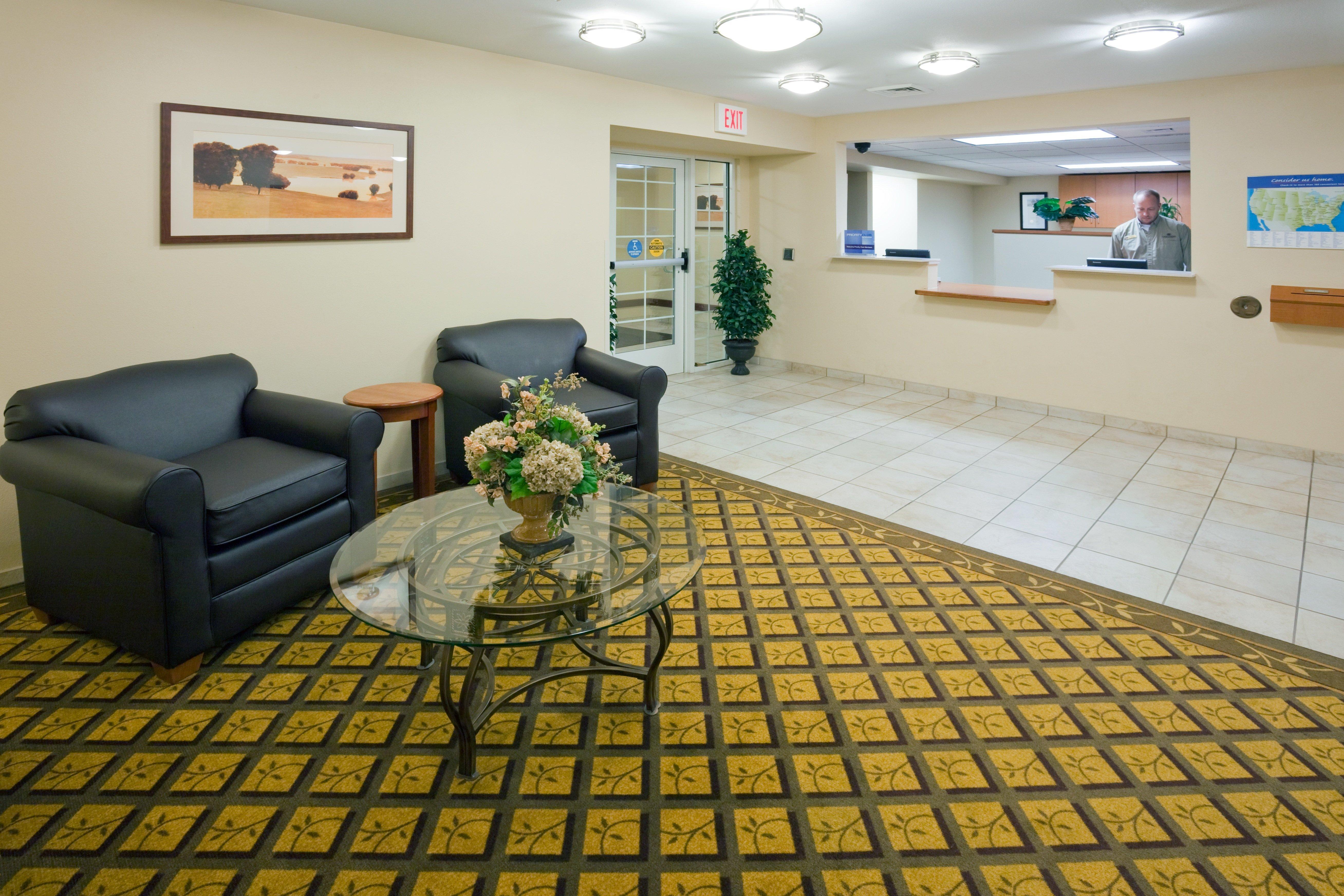 Candlewood Suites Milwaukee Brown Deer, An Ihg Hotel Интериор снимка