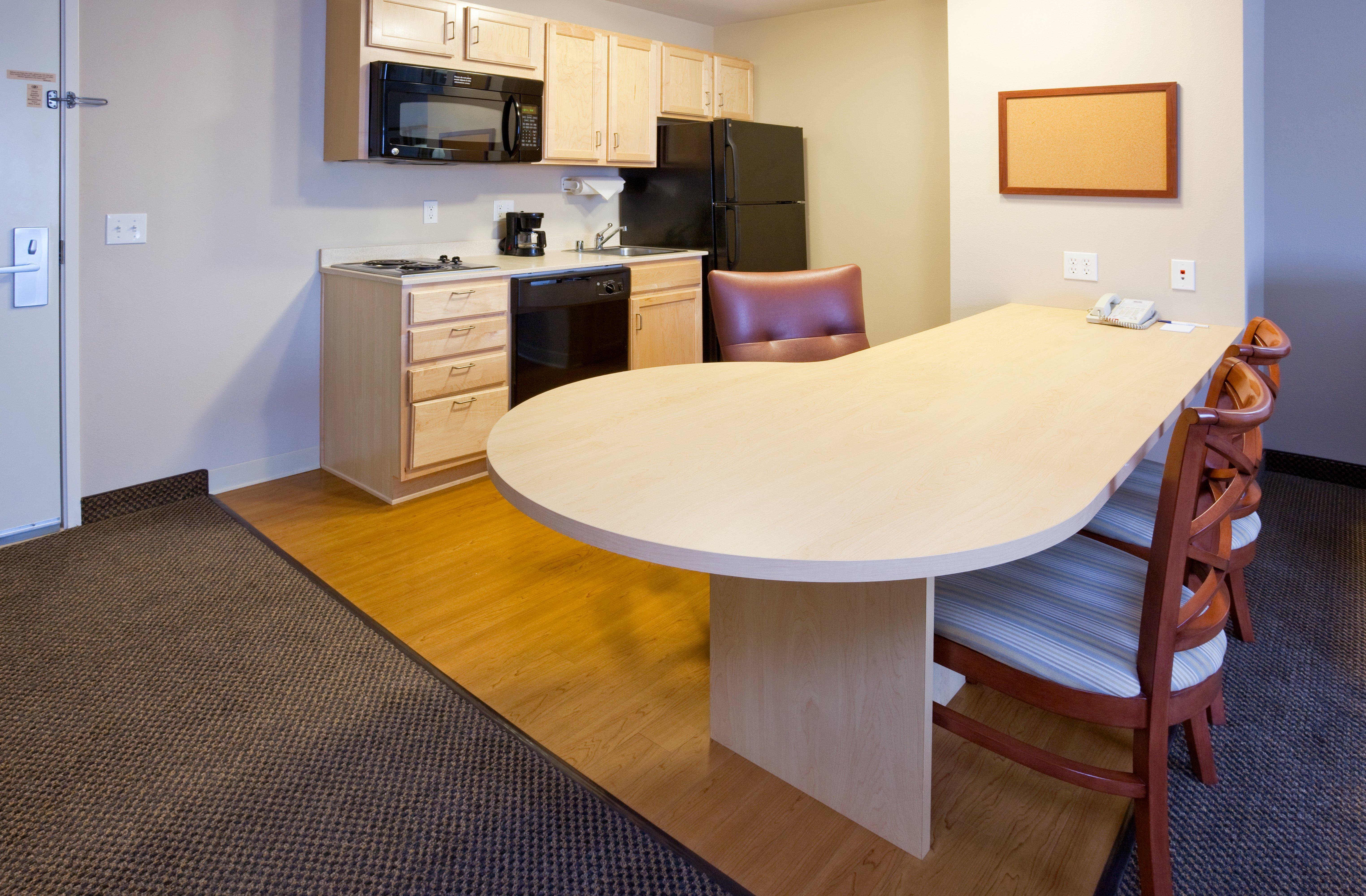 Candlewood Suites Milwaukee Brown Deer, An Ihg Hotel Екстериор снимка