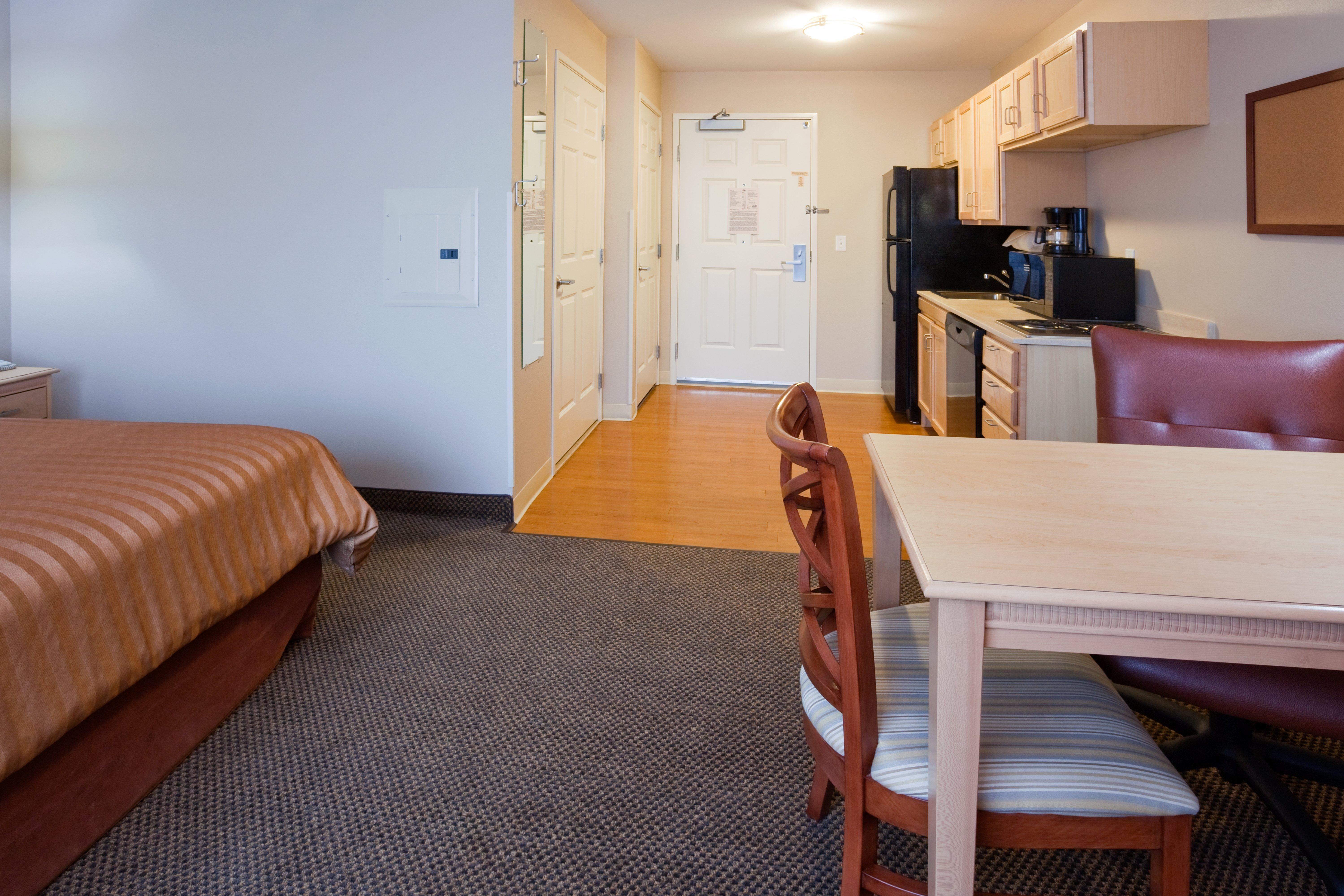 Candlewood Suites Milwaukee Brown Deer, An Ihg Hotel Екстериор снимка