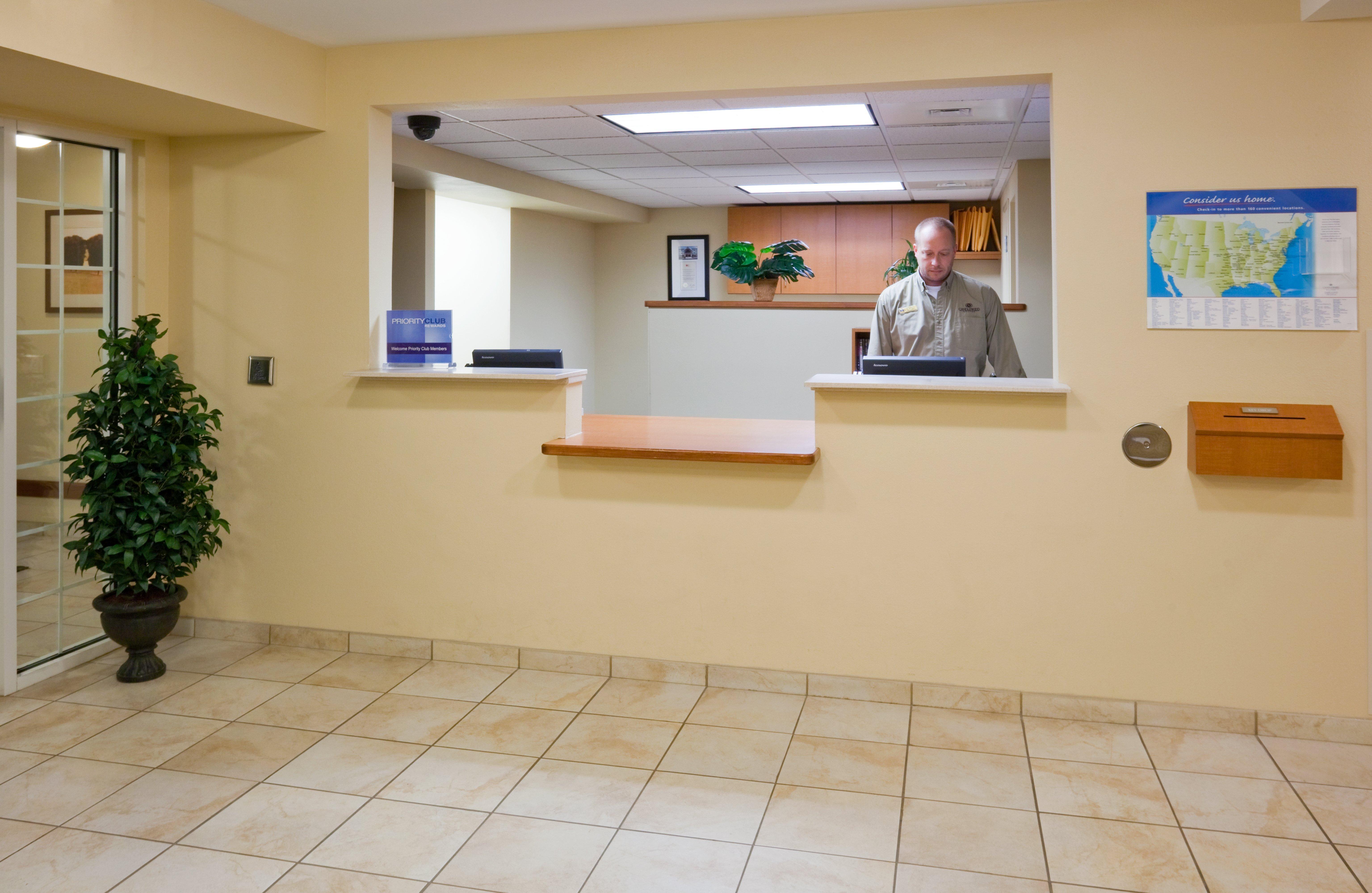 Candlewood Suites Milwaukee Brown Deer, An Ihg Hotel Интериор снимка