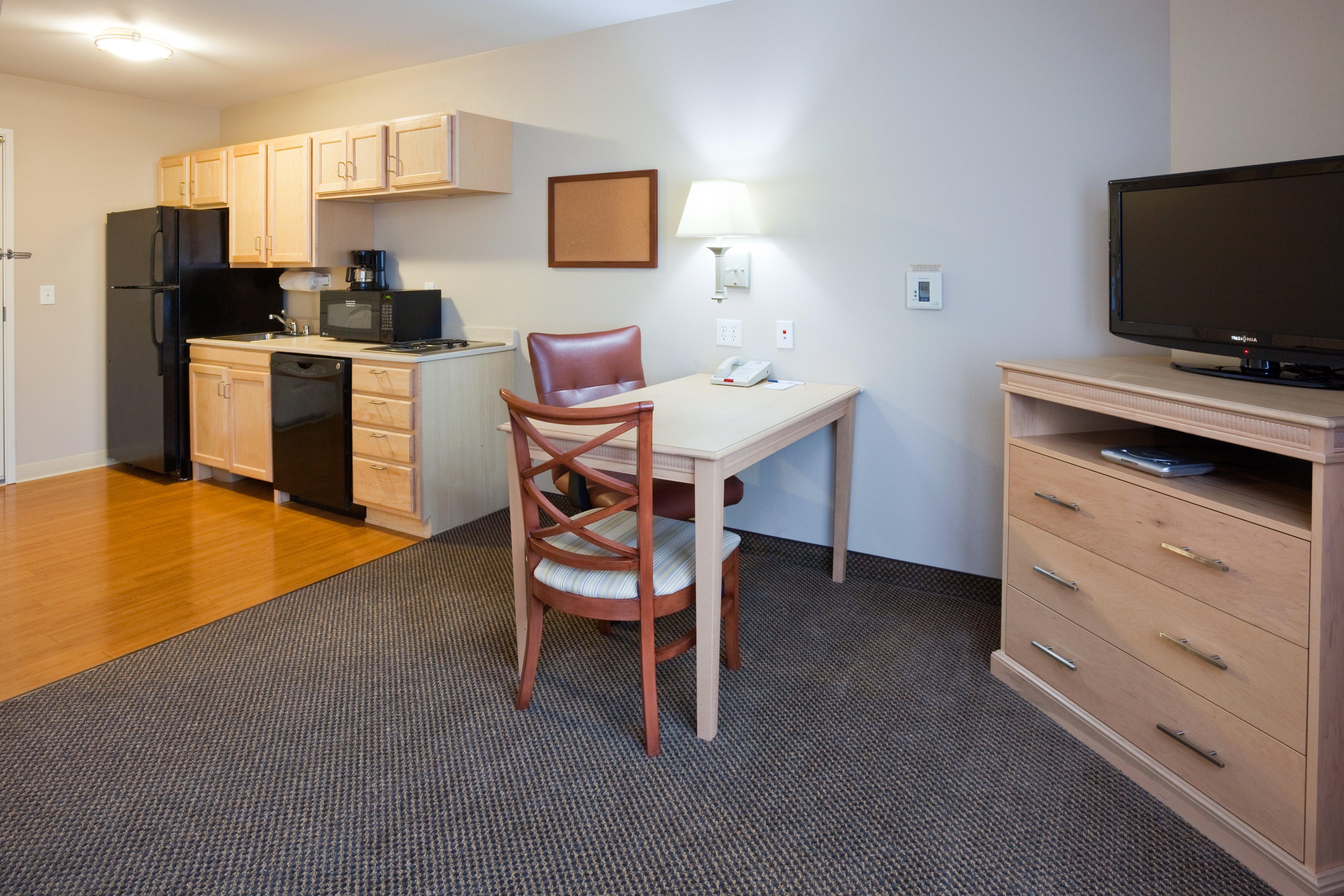 Candlewood Suites Milwaukee Brown Deer, An Ihg Hotel Екстериор снимка