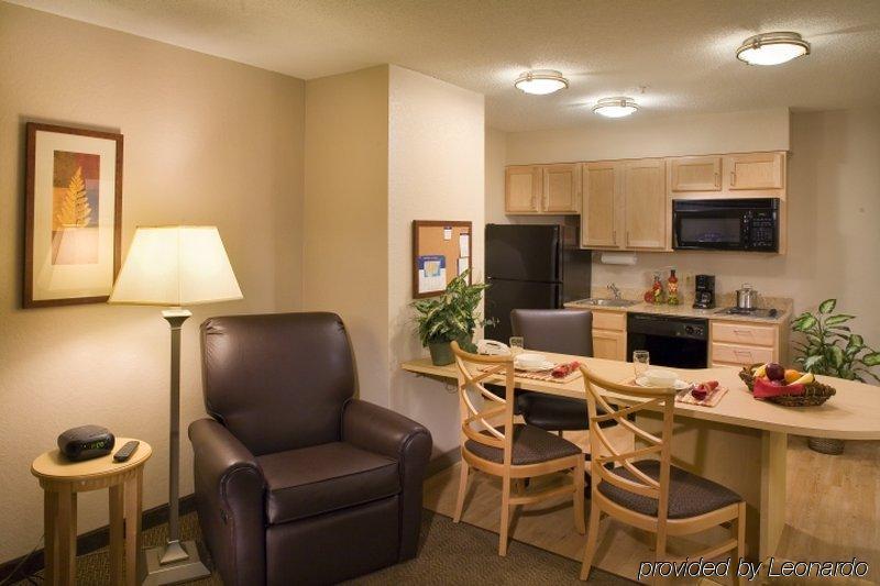 Candlewood Suites Milwaukee Brown Deer, An Ihg Hotel Стая снимка