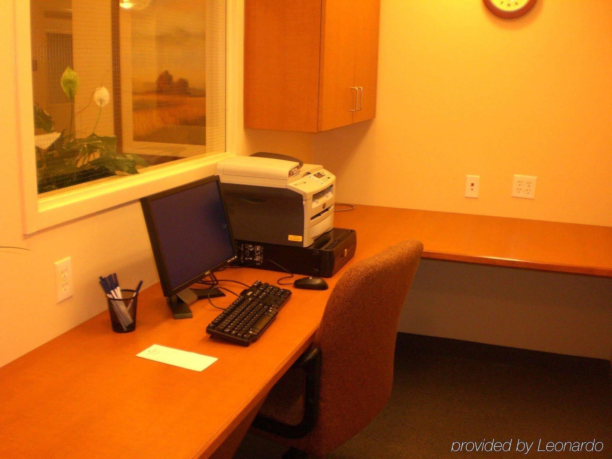 Candlewood Suites Milwaukee Brown Deer, An Ihg Hotel Съоръжения снимка
